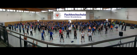 volle Halle zum Auftakt mit KAHA