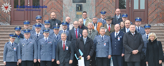 Delegationsfoto zum 20. Jahrestag der Zusammenarbeit