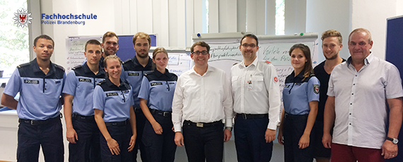 Trainingsgruppe mit Herrn Krug, Herrn Samson und dem Leiter SKE