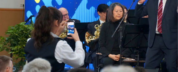 Auch das Social-Media-Team war vor Ort beim Auftaktkonzert ins Jubiläumsjahr 2026 an der HPol