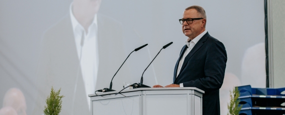 Innenminister Stübgen heißt die neuen Anwärterinnen und Anwärter herzlich bei der Brandenburger Polizei willkommen.